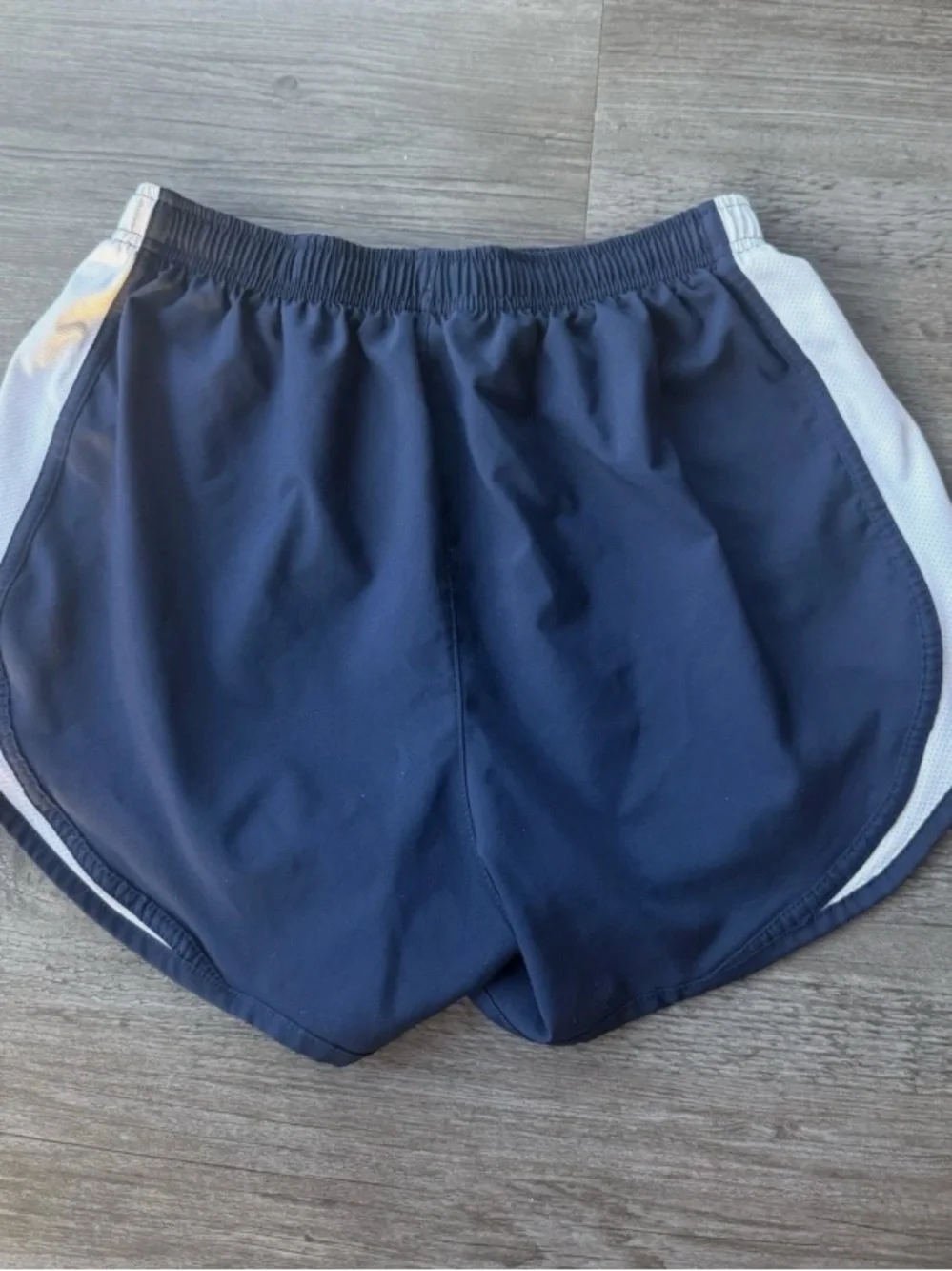 Women’s Nike Dri Fit Shorts Size Medium Navy & White Running Gym Athleisure Pant